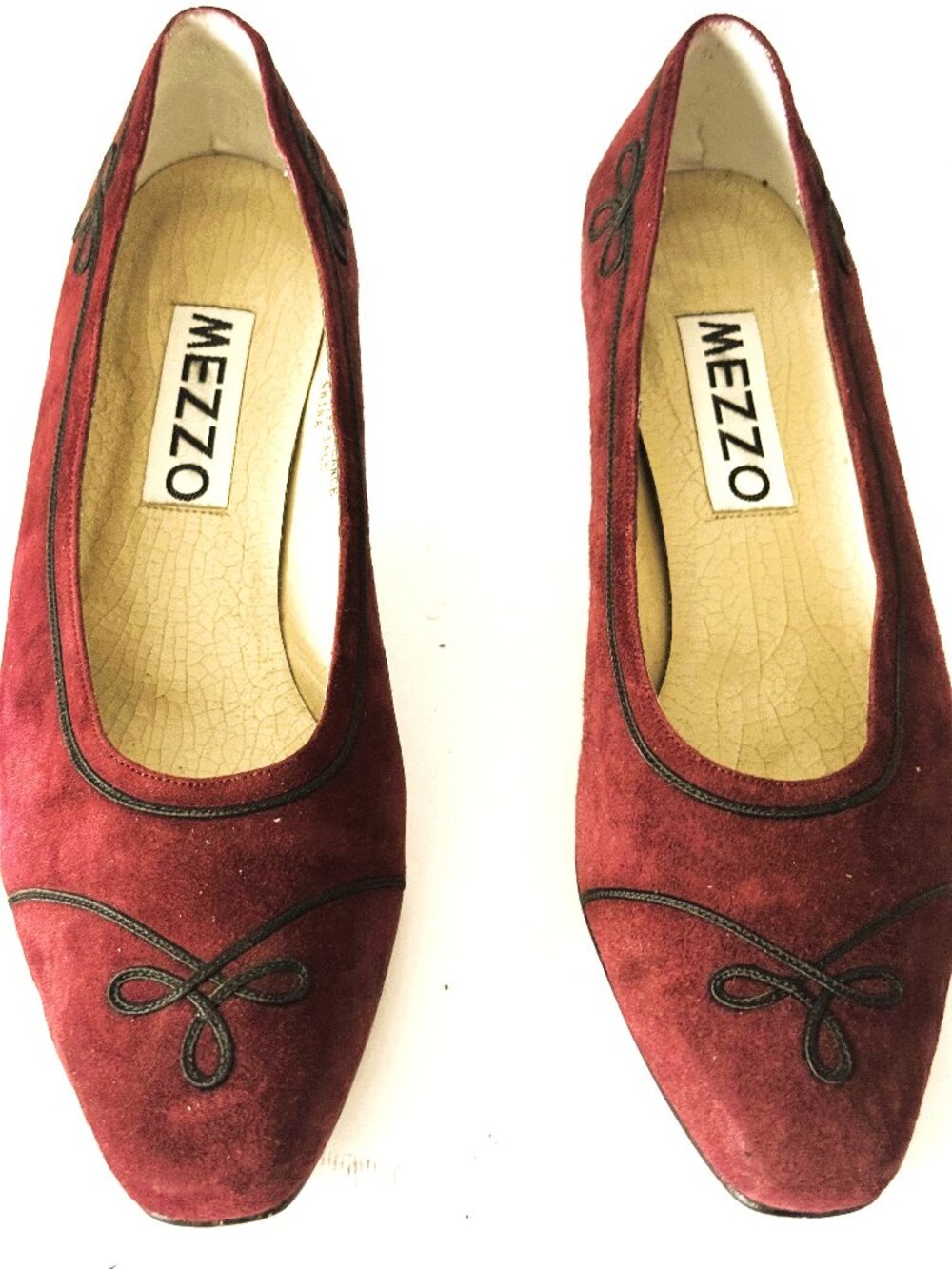 Vintage Burgundy Velvet Pumps with Black scrollwork, Lightly worn, Size 7